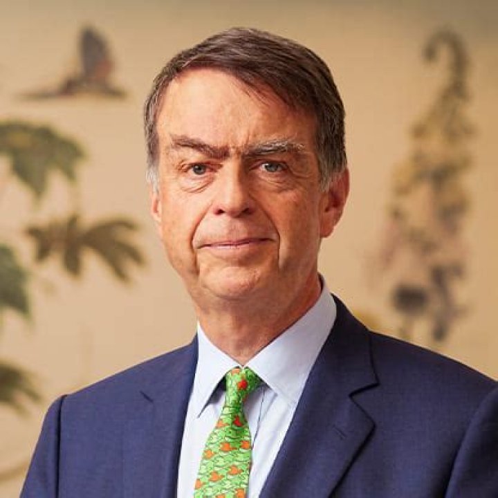 How old is Kenneth Dart?